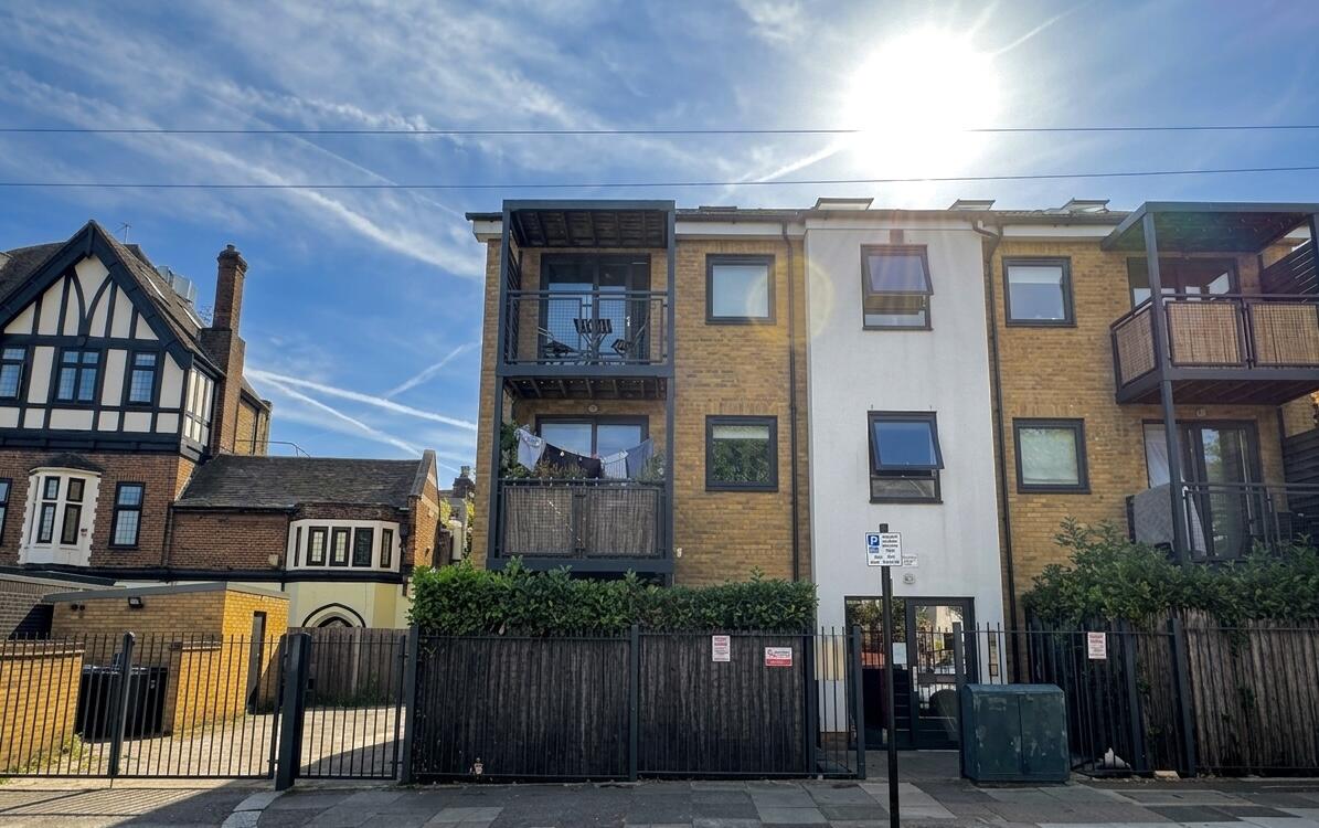2 bed property in Octave house, Wood Green